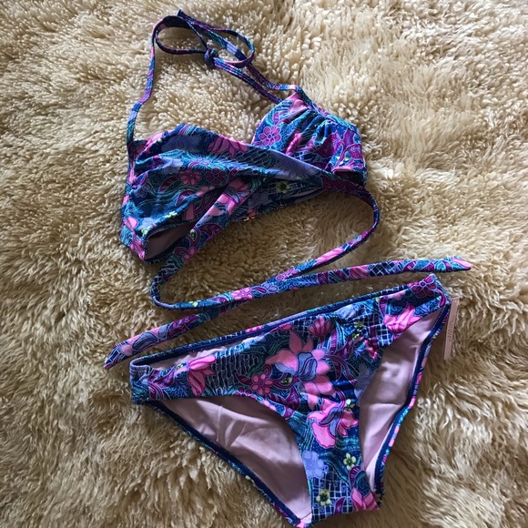 Victoria’s Secret body wrap swim set - Picture 2 of 8